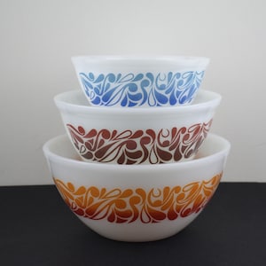 Agee Crown Pyrex Paisley Mixing Bowls - Set of 3 Flamewaves Blue Brown & Orange Red Nesting Bowls - Made in Australia