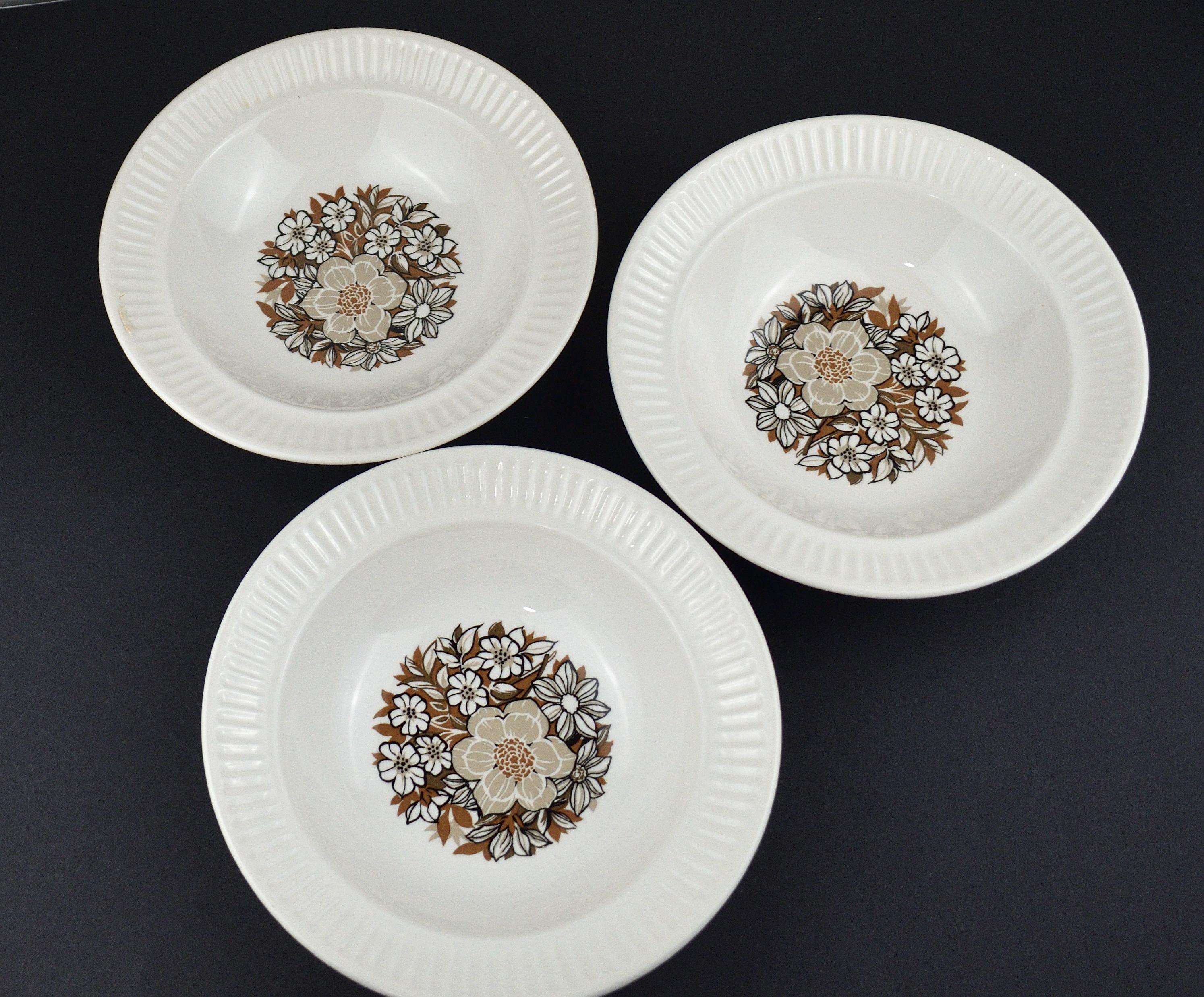 Crown Lynn cherry blossom皿まとめ売り24枚セット Crown Lynn Brown Floral Bowls - Set of 3 - Vintage Replacements
