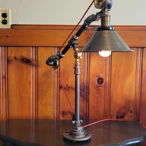 1 Przegubowy krążek Lampa stołowa Klosz miedziany, wykończenie w kolorze antycznego mosiądzu Gniazdo E 26 z certyfikatem UL, żarówki Edisona z żelazną podstawą