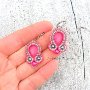 Pink gray soutache earrings, small dangle boho chic earrings, hand embroidered pink gray jewelry, oriental crystal earrings