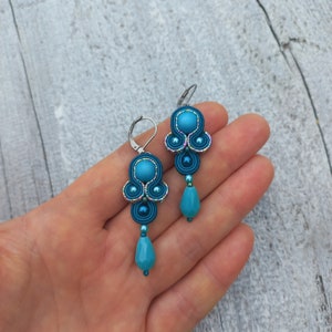 Orecchini soutache turchesi, piccoli orecchini pendenti boho chic, gioielli turchesi ricamati a mano, orecchini orientali