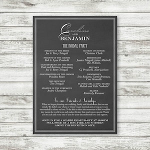 Puede incluir: Un programa de boda en blanco y negro con un fondo de pizarra. El programa enumera los nombres de la novia y el novio, Caroline y Benjamin, junto con los nombres de los miembros de la fiesta de bodas. El programa también incluye el texto "To our Friends & Family..." y "Join us for a sparkler send-off at 10:00pm followed by a bon-fire and s'mores above the reception site."