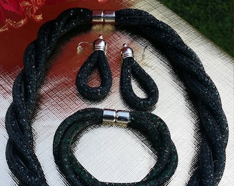 Dark green set on a magnetic clamp