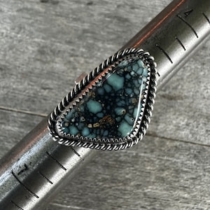 SIZE 5: Hugh Grade 7 Dawrfs Variscite Bark Ring - Sterling Silver