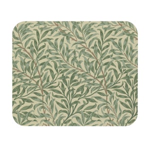 Peut inclure: Un motif sans couture avec un motif répétitif de feuilles vertes et de branches sur un fond crème. Les feuilles sont stylisées et ont un aspect légèrement texturé.