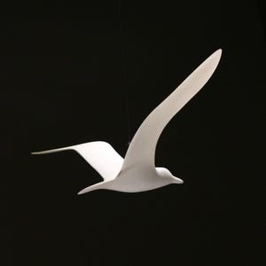 Rzeźba Seagull MOBILE autorstwa Johna Perry'ego o rozpiętości skrzydeł 14 w wersji Wingspan Upwing Soaring