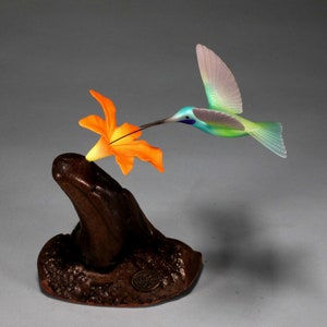 Hummingbird Sculpture Figurine by John Perry VIOLETEAR ORANGE FLOWER 5in wingspan burlwood base