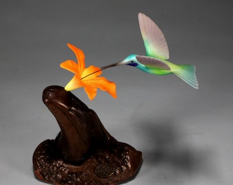 Figura de escultura de colibrí de John Perry VIOLETEAR ORANGE FLOWER Base de madera de burlwood de 5 pulgadas de envergadura