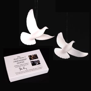 HOME ALONE DOVES Paar Authentische Repliken von John Perry, der sie für den Film gemacht hat. Geschenk verpackt.