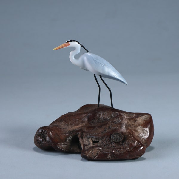 Sculpture de héron bleu de John Perry, 10 cm de haut, peinte à la main. Signé.