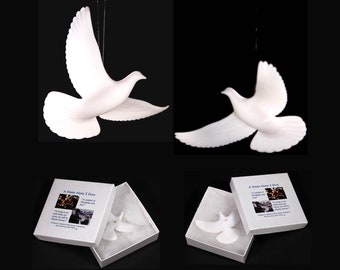 Home Alone Doves TWO BOX versie Authentieke replica's van John Perry die ze voor de film maakte. Een paar, elk in een geschenkdoos.