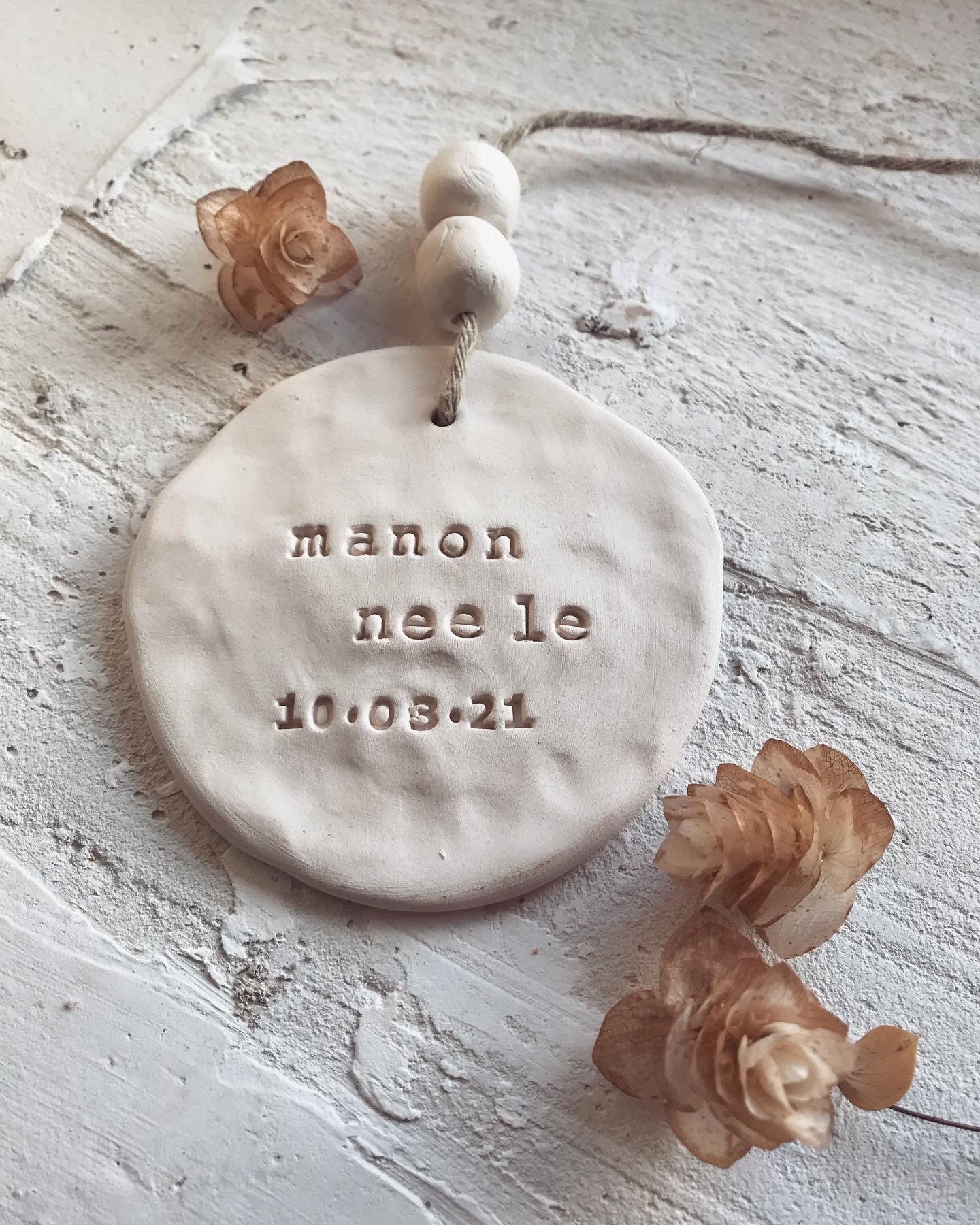 Médaillon en Faïence Grand Modèle Personnalisation sur Mesure, Céramique Fabrication Artisanale Cade