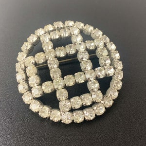 Broche en strass des années 1950 : épingle en croix vintage argentée