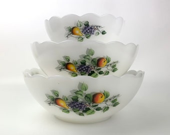 Arcopal nesting bowls Fruits de France | French scalloped bowl set | Opal glass bowl set | Retro kitchenware | Wavy rim bowls