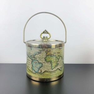 Cubo de hielo con mapa del mundo antiguo / Tipo Orbis Terrarum de Ortelius 1570 / Artículos de bar de mediados de siglo / Cubo de hielo con mapa del mundo antiguo