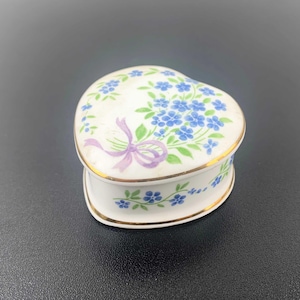 Mini heart shaped lidded trinket box | Falcon Staffordshire china trinket box | Small heart jewellery or ring box | Girls keepsake box