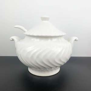 White ceramic ripple soup tureen with lid and ladle made in Japan | 3 litre soup tureen