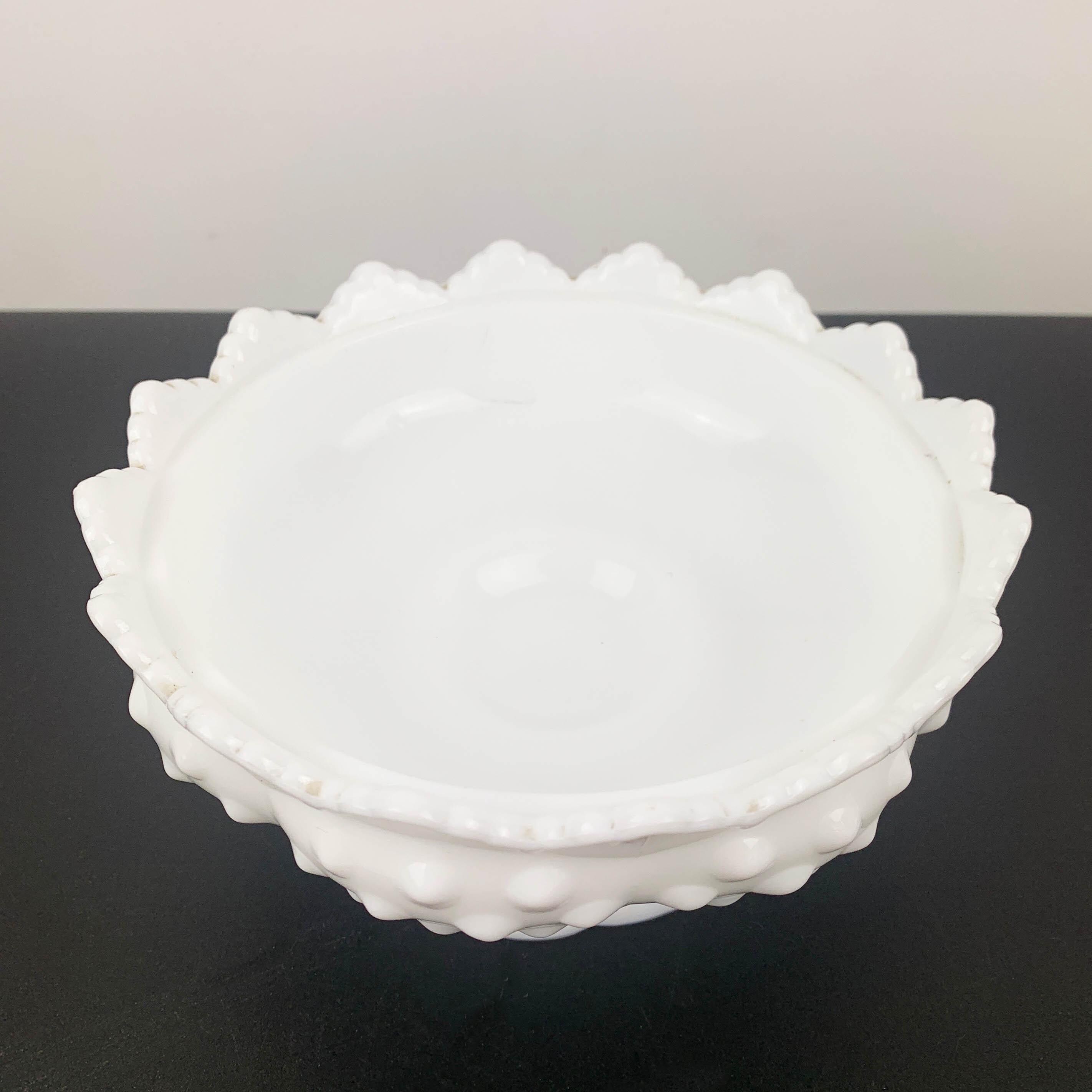 フェントン　ボブネイル　ミルクガラス　蓋付きキャンディディッシュ　美品 フェントン ボブネイル ミルクガラス 蓋付きキャンディディッシュ 美品