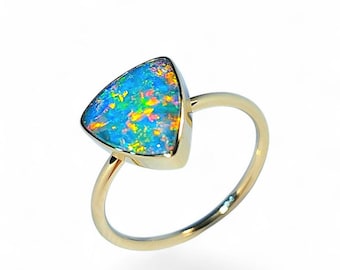 Pierścień Trove' z australijskiego opalu 14k Gold o wadze 2,2 g i rozmiarze dowolnym Q40
