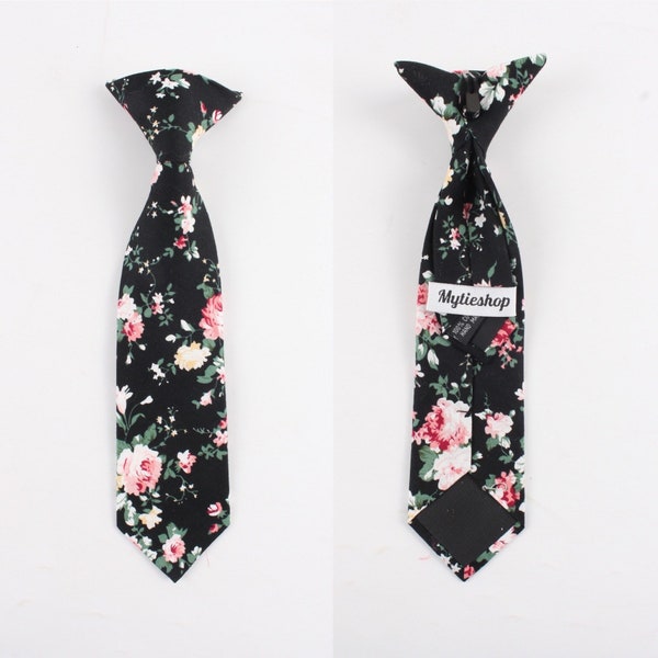 DAN Boys Black Floral Clip On Tie / Mytiesshop / Idee per matrimoni / Sposo / Groomsmen / Portatore dell'anello / Stampa floreale