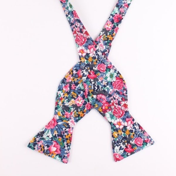 ROBERT Self Tie Bow Tie| Mytieshop | Wedding ideas | Groom | Groomsmen | Prom | Floral print