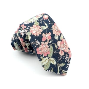 Aspen Floral Skinny tie 2.36&quot; Mytieshop | Wedding ideas | Floral print ties | wedding ties | neckties wedding | Groomsmen and groom