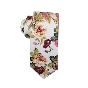 White Floral Skinny Tie 2.36&quot; Mytieshop IADA | Wedding ideas | Floral print ties | wedding ties | neckties wedding | Groomsmen and groom