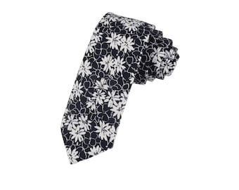 JULIAN Skinny Floral Tie| Mytieshop | Wedding ideas | Floral print ties | wedding ties | neckties wedding | Groomsmen and groom