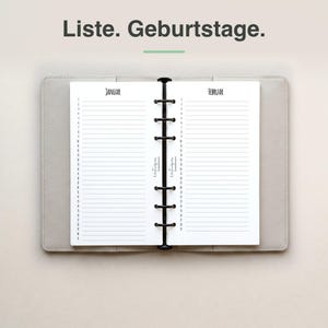 Könnte beinhalten: Ein beigefarbener Planer, aufgeschlagen auf einer Geburtstagsliste mit dem Text "Liste. Geburtstage." oben. Die Seiten zeigen "JANUAR" und "FEBRUAR" mit nummerierten Zeilen für jeden Tag, zusammengehalten durch eine schwarze 6-Ring-Mechanik.