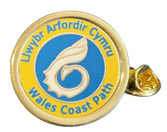 Odznaka Wales Coast Path Walk Gold Plated w kształcie kopuły na klapę torby