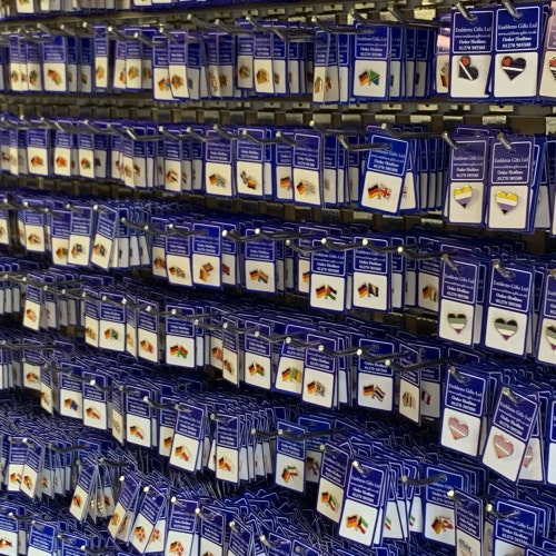 Revellers In Trafalgar Square During The Queen's Platinum Jubilee 2022 - Foto 6