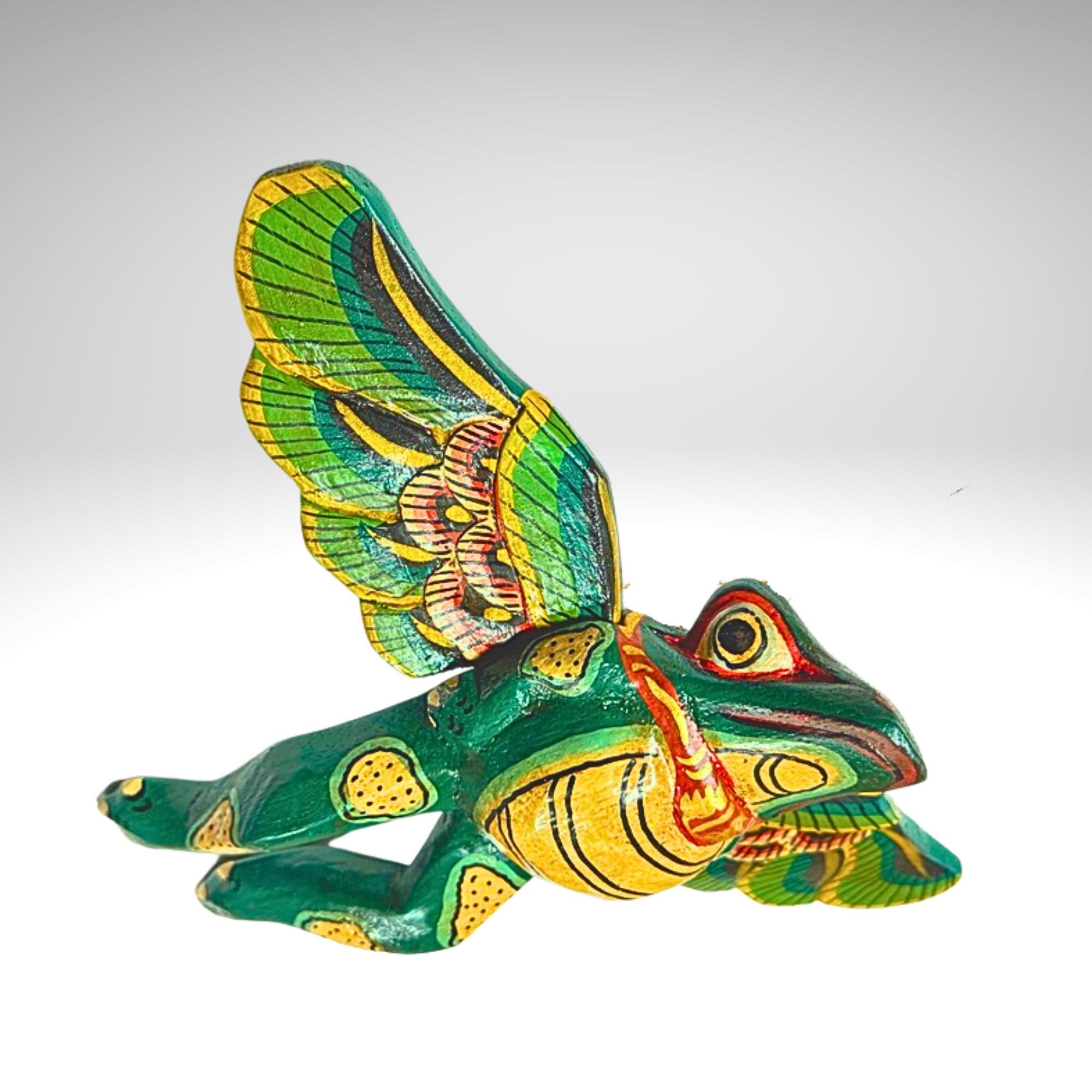 空飛ぶカエルのモビール 翼のある精霊の追跡者 木彫り バリの民芸品 緑