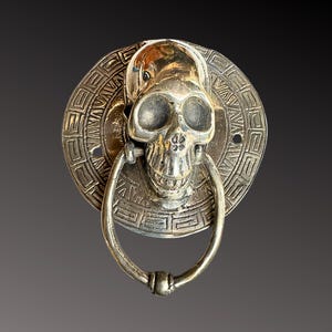 Skull Door Knocker - Vintage Gothic Handle in Silver Cast Bronze - Unique Art Home Dec
