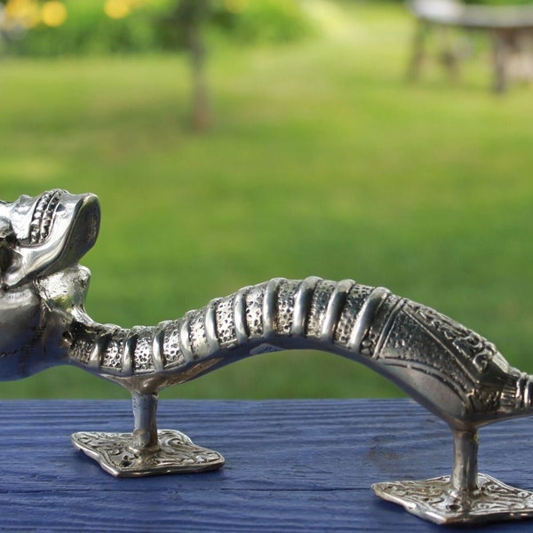Tirador de puerta de bronce con forma de calavera gótica: tirador de puerta balinés fundido a la cera perdida