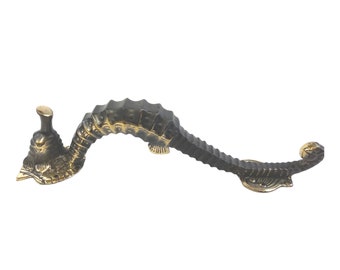 Poignée de porte en forme d'hippocampe nautique en fonte d'art de Bali, bronze antique véritable