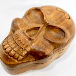 Caja de baratijas con rompecabezas secreto de esqueleto de calavera, caja de almacenamiento, caja de regalo de joyería, madera tallada a mano, arte gótico de Bali hecho a mano