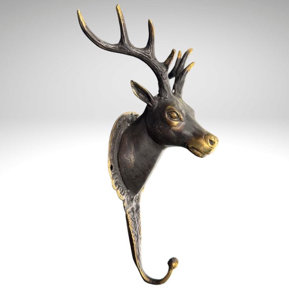 鹿の頭蓋骨と雄鹿のブロンズ製壁掛けフック。ユニークなホーム収納