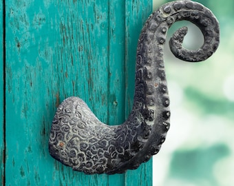 Bronze Octopus Tentacle Wall Hook: Nautical Home Decor