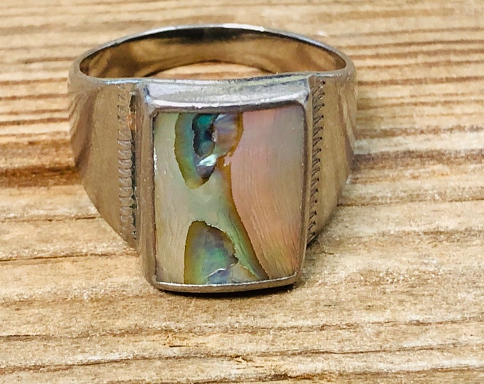Featured listing image: Vintage Women's Ring Size 9