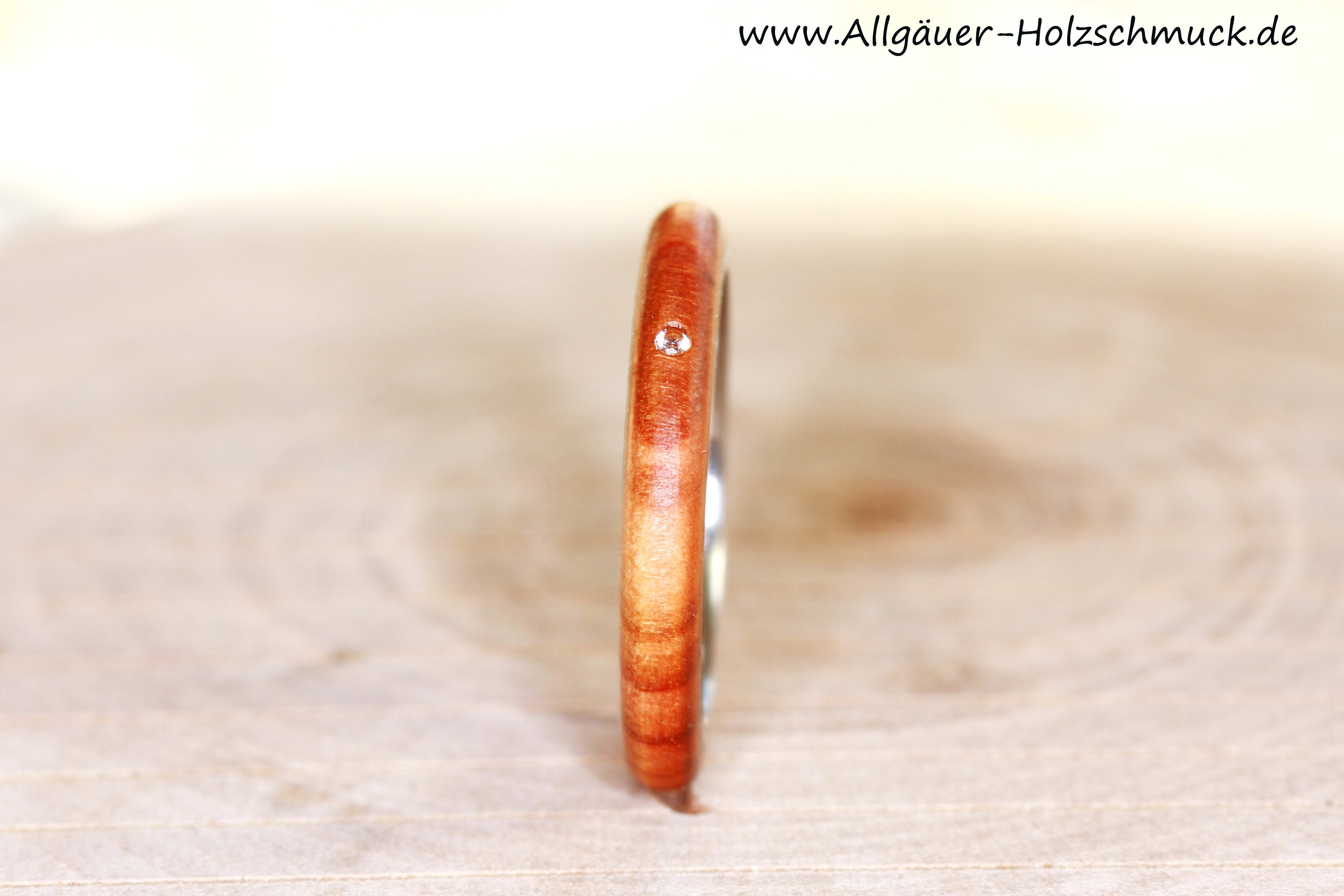 Kokos Holz Ring 7mm Breite - Handgefertigt Island Design AR175