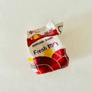 Pre-order | Hong Kong Series - Kowl⊚⊚n Dairy Milk Carton, Childhood memory | 香港系列 童年屋仔⊚記牛奶盒 | Handmade pottery 手作陶瓷