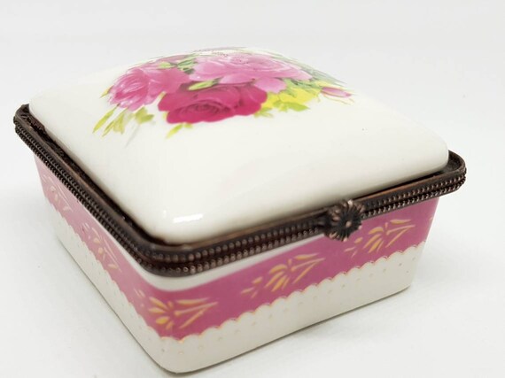 Vintage porcelain trinket box, ring box.