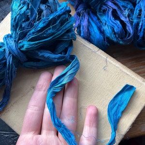 Blauw zijden lint sari Geverfde blauwe zijde bundel gerecyclede zijde