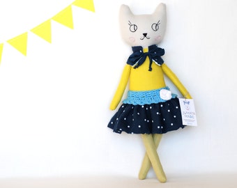 Linen cat rag cloth doll, stuffed fabric animal decoration, keepsake heirloom gift for girl, doll Lisa