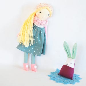 Handmade cloth rag doll, pink teal fabric blonde doll, personalized doll, heirloom gift for girl, nursery decor, doll Mia imagem 3