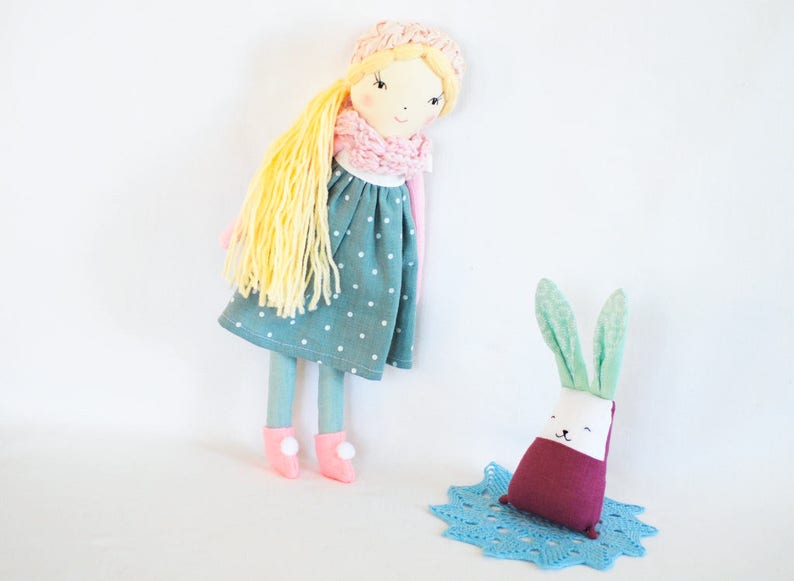 Handmade cloth rag doll, pink teal fabric blonde doll, personalized doll, heirloom gift for girl, nursery decor, doll Mia imagem 3