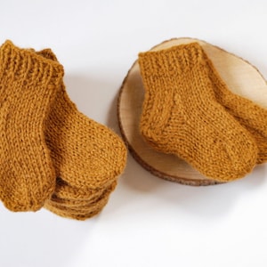 Braune Baby Bio Wolle Socken, Handgestrickte Babysocken, Geschenk für die neue Mutter