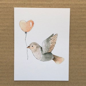 Carte blanche de voeux avec l’oiseau et le coeur, carte d’anniversaire, carte d’oiseau, carte d’anniversaire d’oiseau, anniversaire, carte d’anniversaire d’ami