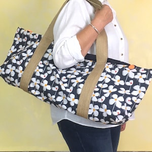 Floral Yoga Mat Bag: Handmade Cotton-Mix Carrier with Hessian Handles