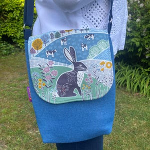 Gift for someone who likes hares, blue shoulder bag with hare print, countryside lover gift, naturelover gift, flower meadow with hare, hare